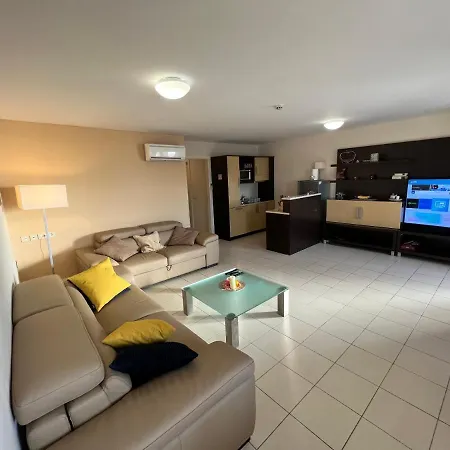 Apartment Burja At Marina Bay. *
